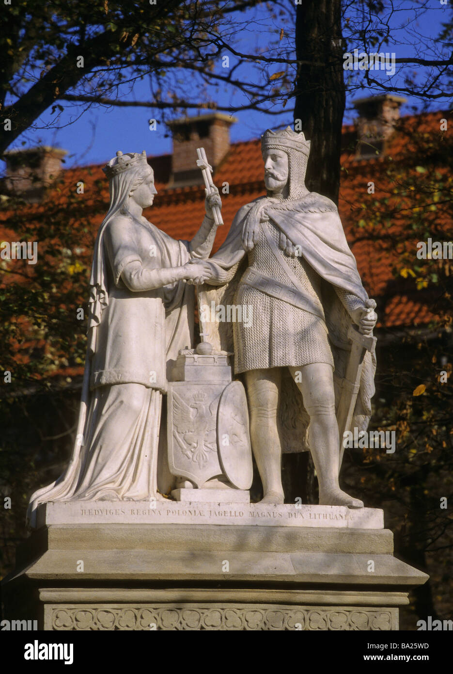 Pologne Cracovie Monument de la reine Jadwiga et Roi Jagellon à fugitifs Planty park dans la Vieille Ville Banque D'Images