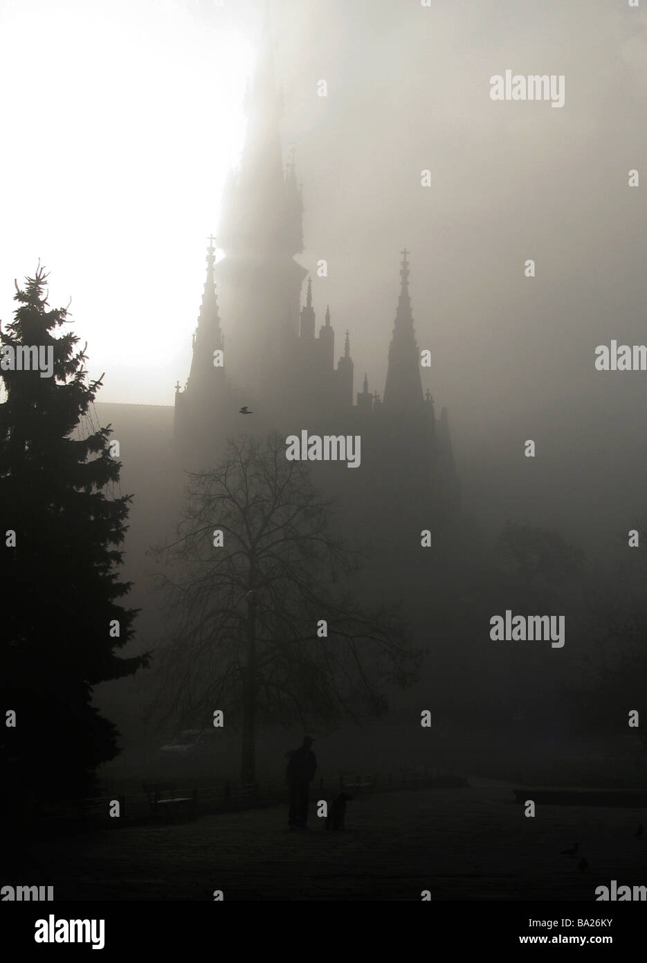 Pologne Cracovie quartier Podgorze s St Joseph dans l'Église d'oiseaux brouillard Banque D'Images