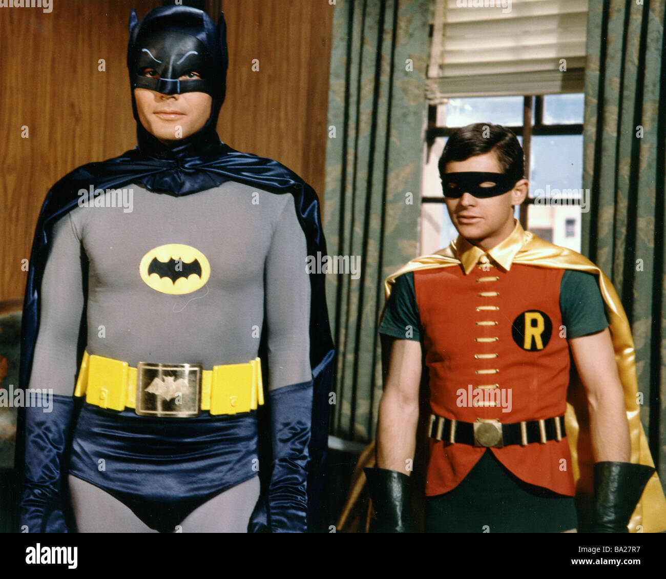 Nous BATMAN ABC1960s série télé avec Adam West comme Batman (à gauche) et Burt Ward comme Robin Banque D'Images