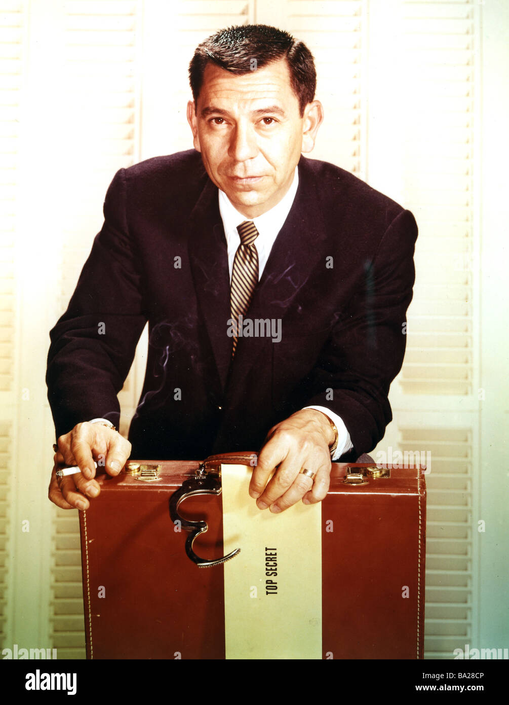 Années 1950 DRAGNET s/60s US police TV série avec Jack Webb comme le Sergent Joe Friday. Il a également produit les programmes. Banque D'Images
