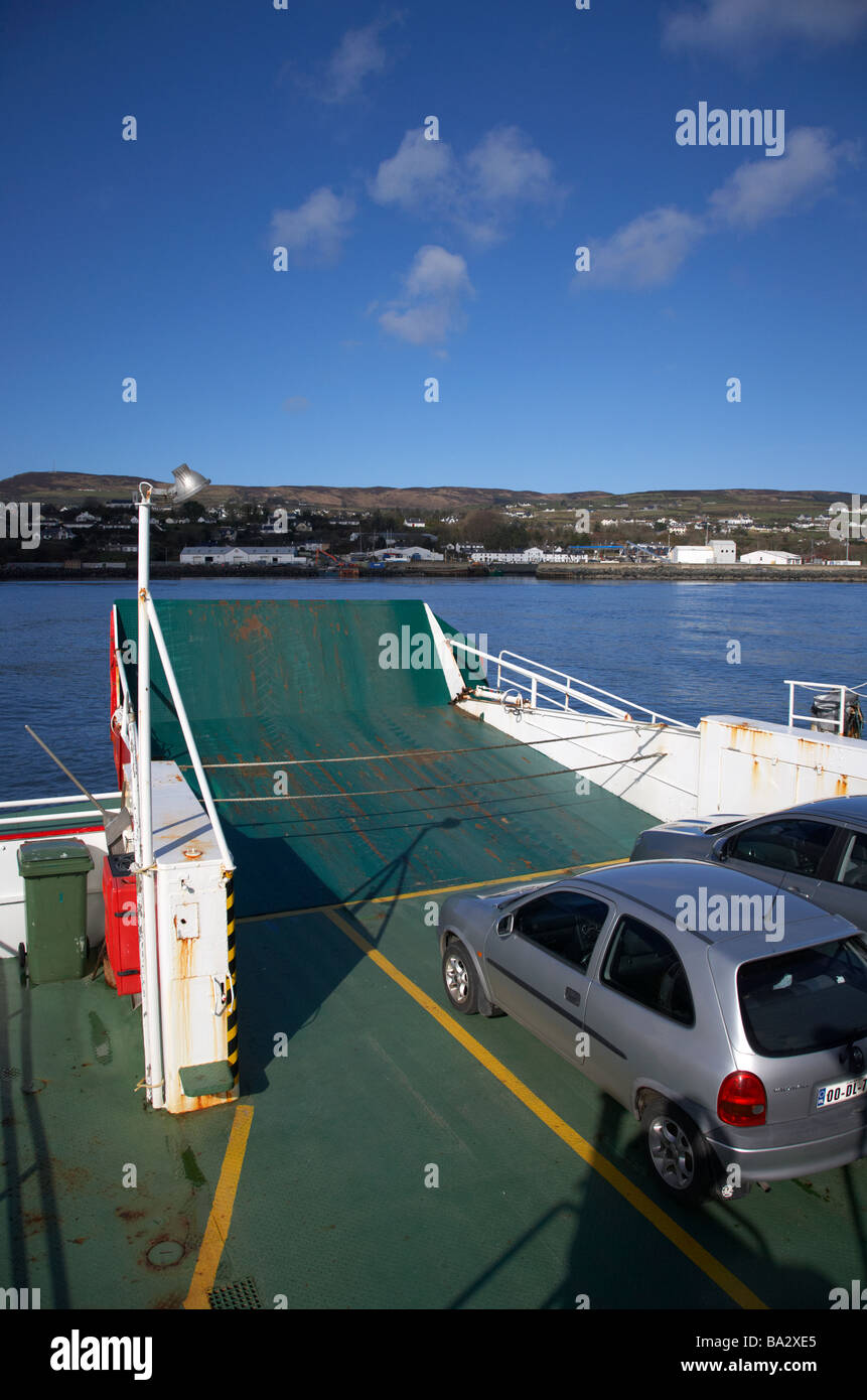 À bord de véhicules la Foyle Venture petite voiture et de passagers reliant, dans le comté de Londonderry Derry Magilligan Banque D'Images