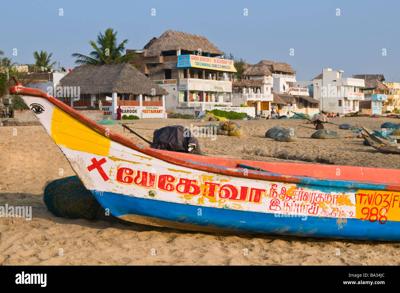 Bateaux sur la plage de Mahabalipuram Tamil Nadu Inde Banque D'Images