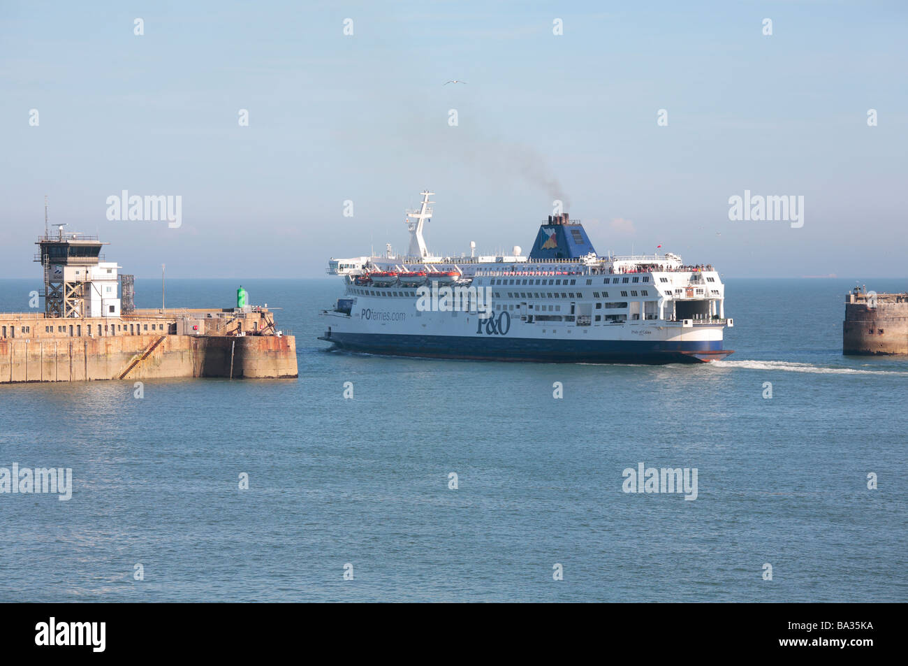 P&O Ferries qui traversent la Manche, Port Dover laissant à destination de Calais. Banque D'Images