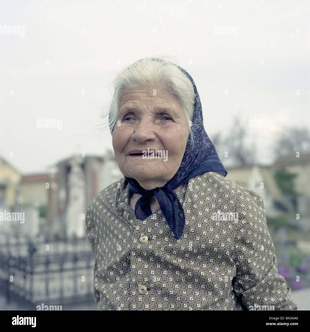 Roumanie Ciacovar aveuglément senior fichu portrait l'Europe de l'Est Balkans personnes femmes roumaines-portrait femme personnes âgées de 70 à 80 Banque D'Images