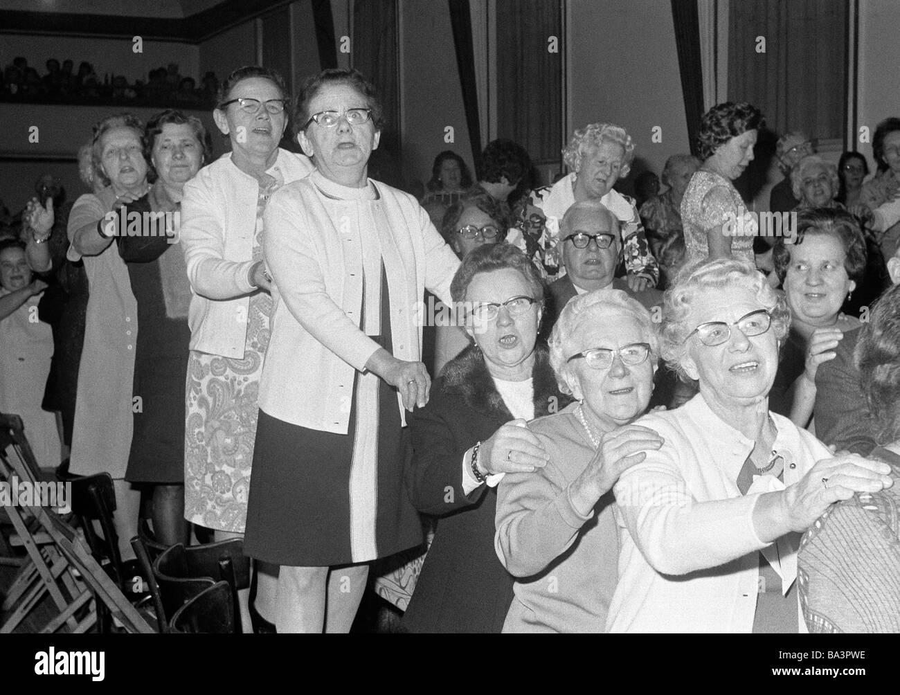 Opinion photo of old naked people dancing excited Photo of old naked people dancing very pity