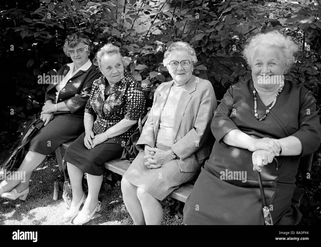 Ann es 1980 Photo En Noir Et Blanc Les Gens Les Personnes g es ann-es-1980-photo-en-noir-et-blanc-les-gens-les-personnes-g-es