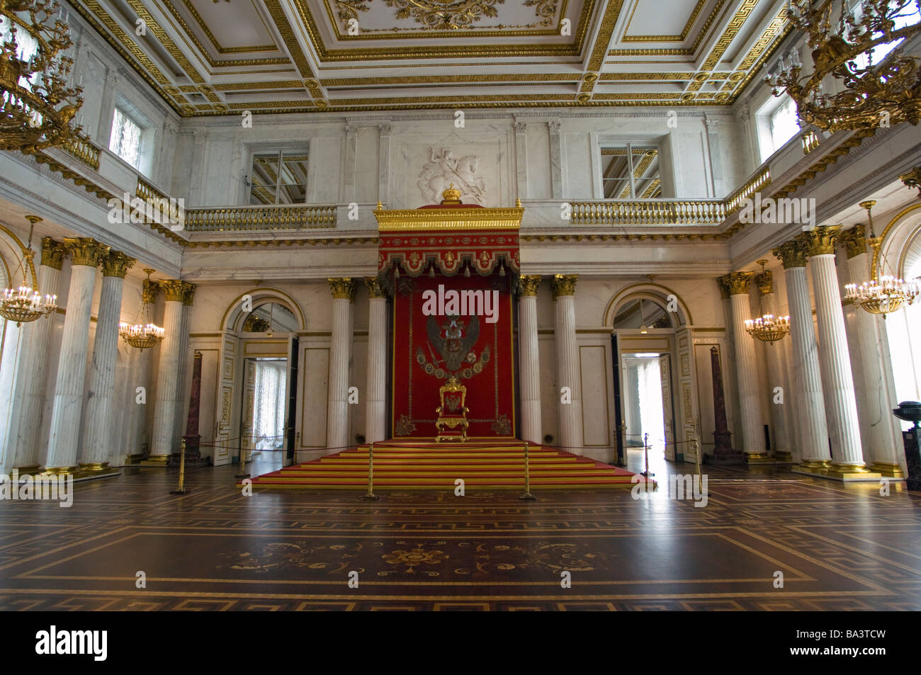 La salle du trône dans le Palais d'hiver. Saint Petersburg, Russie. Banque D'Images