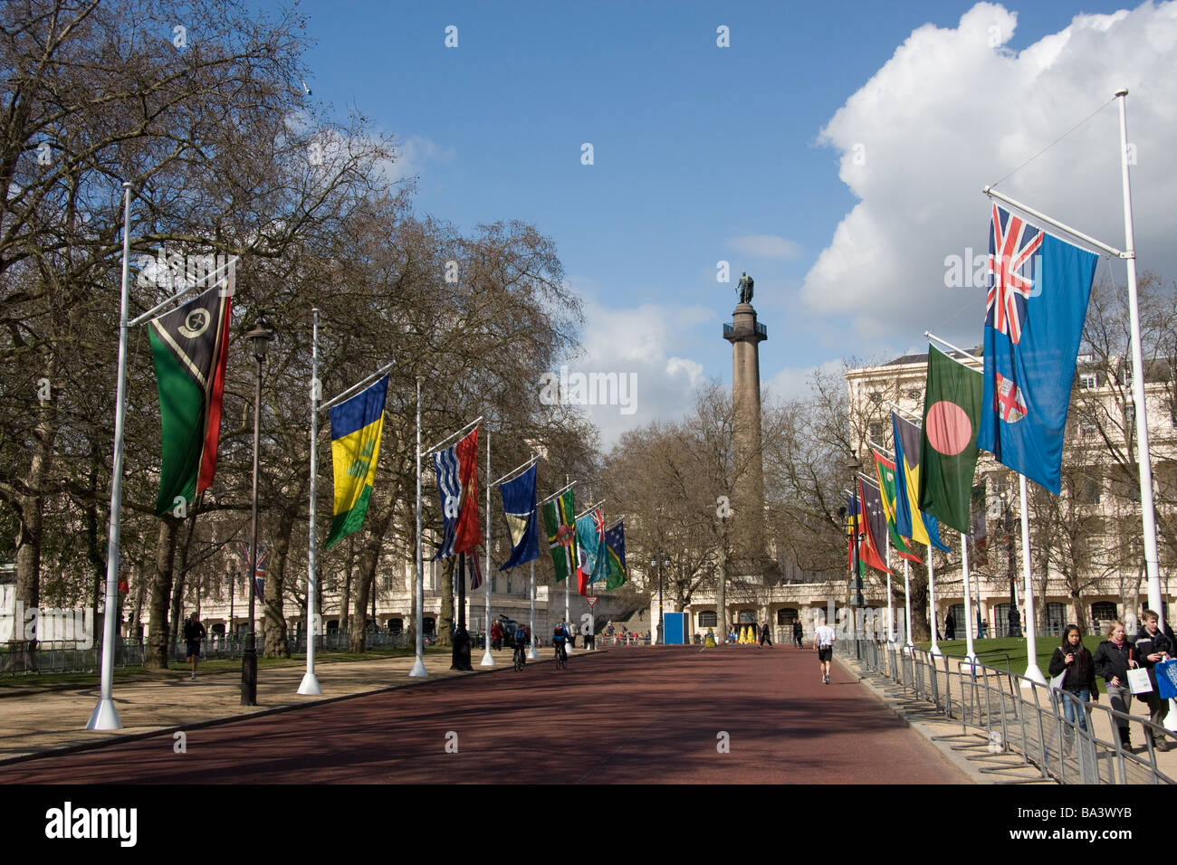 Divers Drapeaux nationaux le mall London England uk europe Banque D'Images