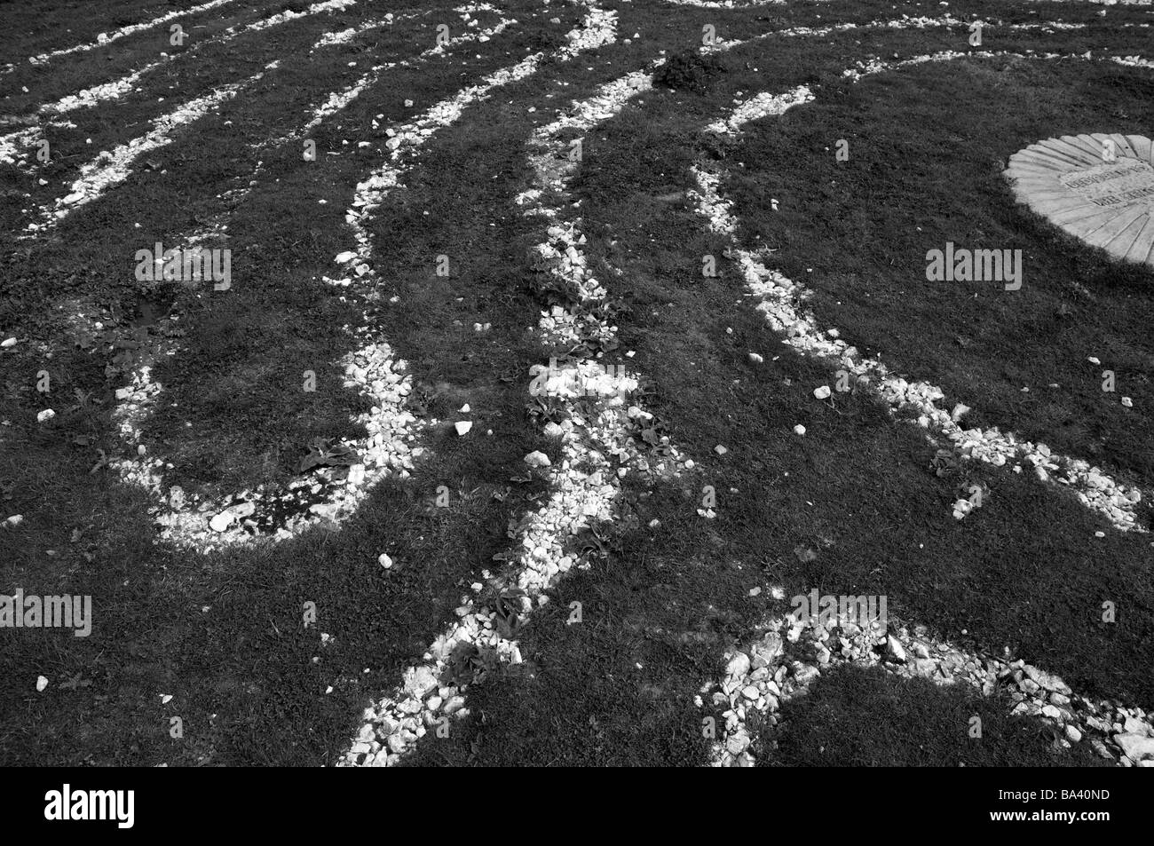 B&W Spirale, Troll Sentier, sentier, sentier rouge Squiral Cycle et Rute, l'art public à Merstone, ancienne gare, à l'île de Wight, Angleterre, RU, FR. Banque D'Images B&W Spirale, Troll Sentier, sentier, sentier rouge Squiral Cycle et Rute, l'art public à Merstone, ancienne gare, à l'île de Wight, Angleterre, RU, FR. Banque D'Images