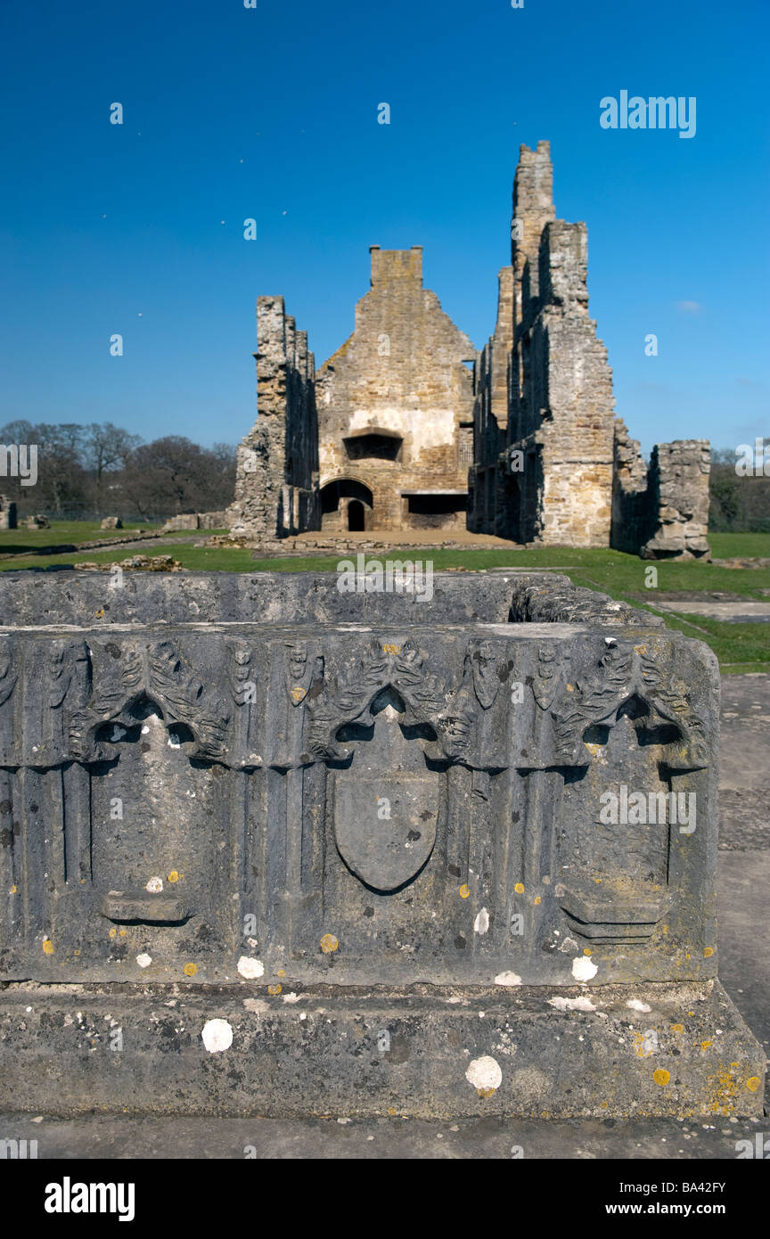 Tombeau antique et bâtiments de l'abbaye des Prémontrés de Saint Jean le Baptiste au Egglestone. Barnard Castle - Durham Co. Banque D'Images