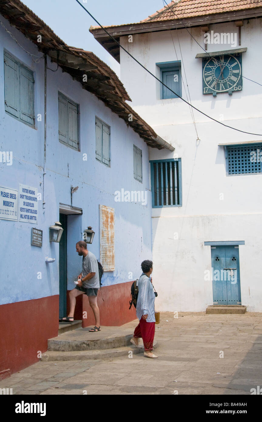 Les touristes qui visitent la Synagogue, Mattancherry, Cochin, Kerala, Inde Banque D'Images