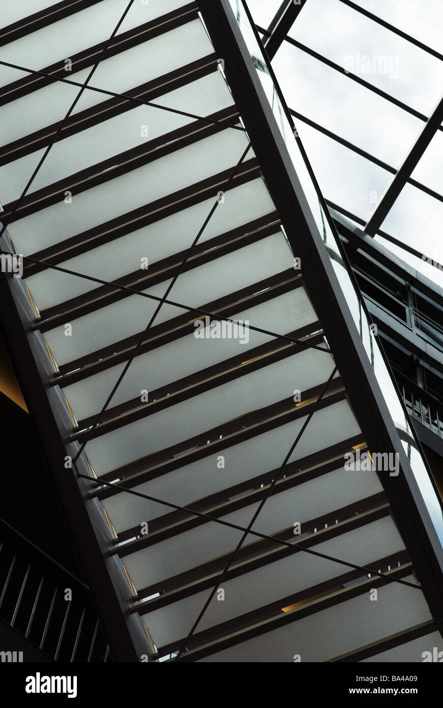 Style-verre détails du travail-mains courantes d'escalier en verre sol-couvertures Allemagne NRW Düsseldorf capitale provinciale green-street 03/2006 Banque D'Images