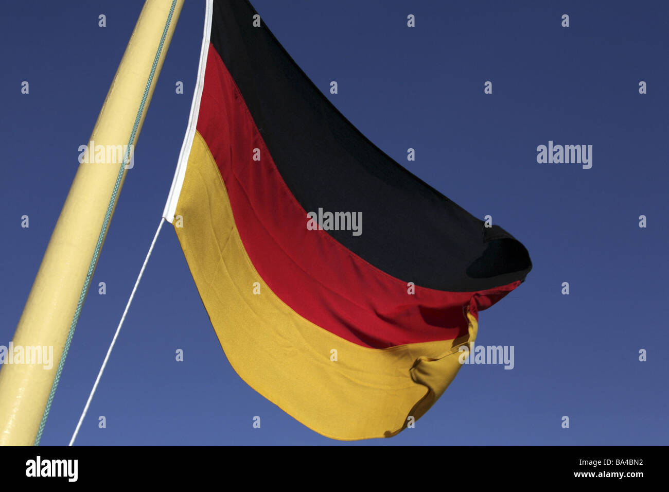 Allemagne mât mât coups enseigne-national Allemagne drapeaux drapeau drapeaux-drapeau-couleurs noir-rouge-or symbol Banque D'Images