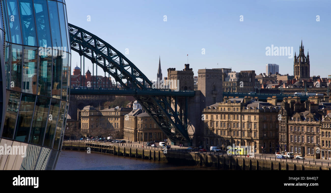 'Sage Gateshead, Tyne Bridge et sur les toits de la ville, Newcastle, Gateshead, Angleterre. Banque D'Images