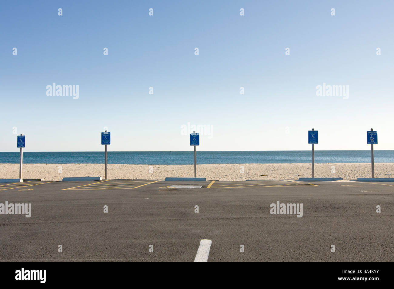Plage Et Parking Banque d'image et photos Alamy