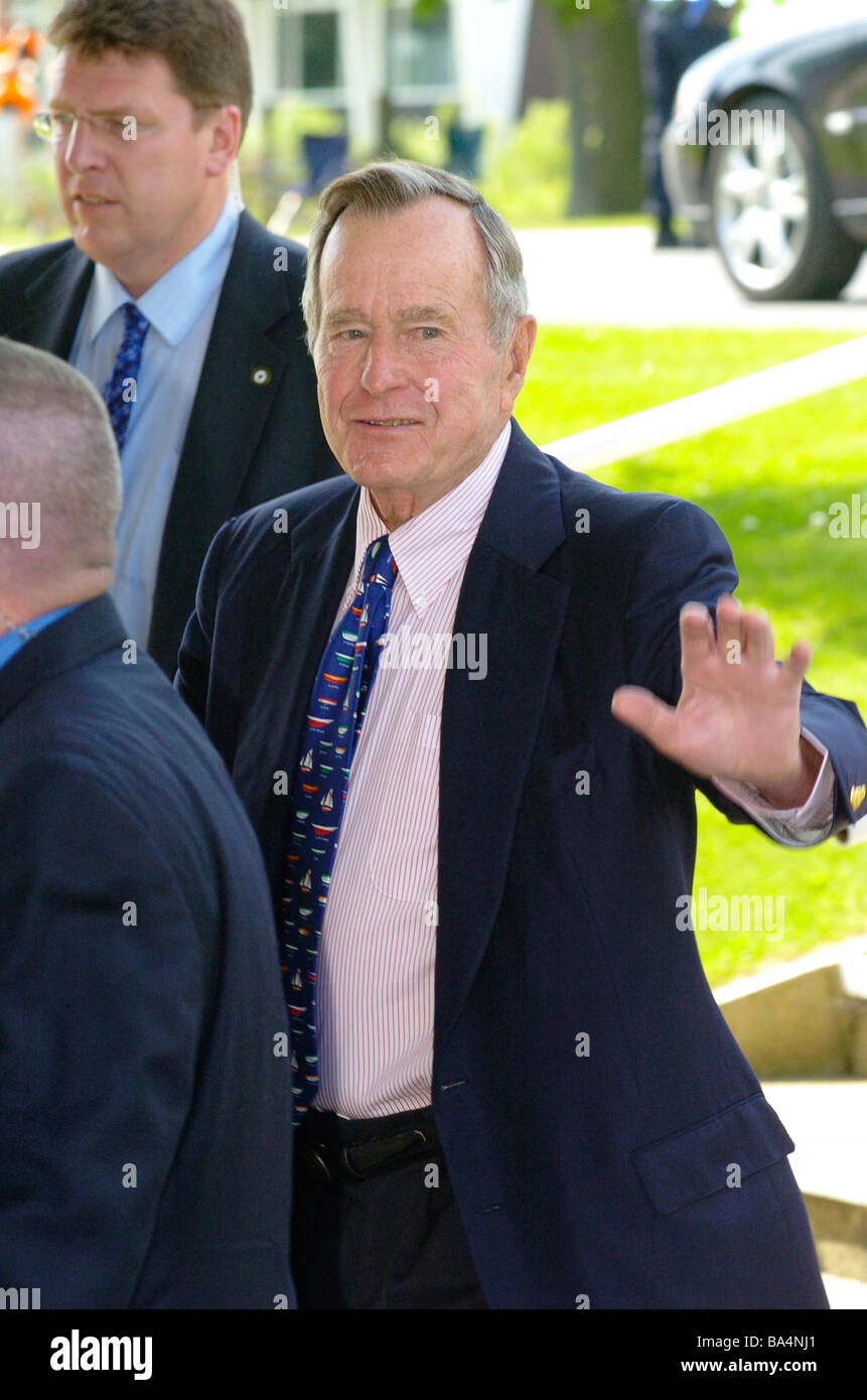 George Bush père, ancien président des États-Unis, en arrivant à l'adresse d'affaires internationale Yorkshire Banque D'Images