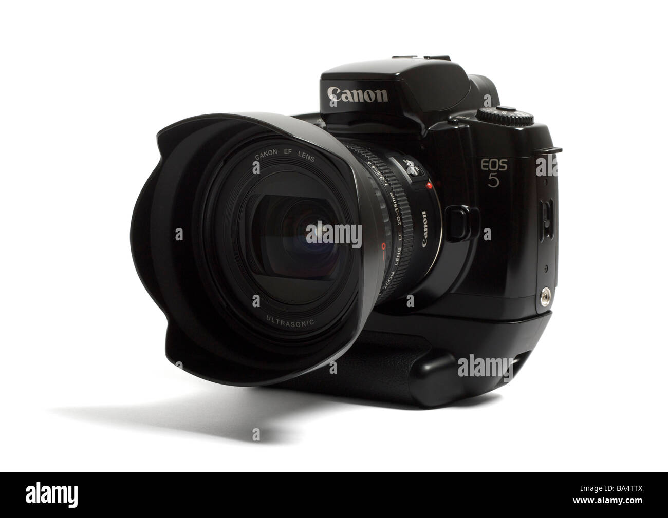 Canon EOS 5 35mm appareil photo reflex sur fond blanc Banque D'Images