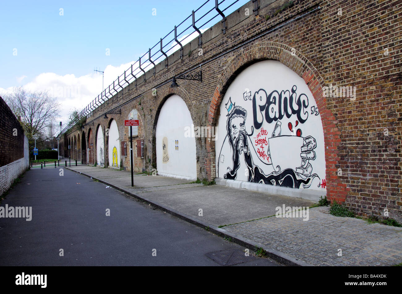 Arche de fer avec graffiti deptford Banque D'Images