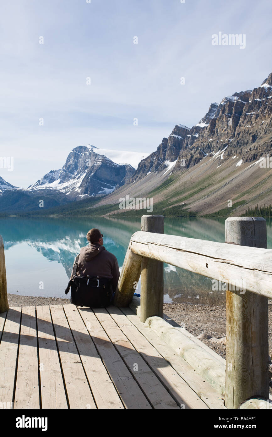 Montagne Snow-Covered près de Bow Lake au Canada Banque D'Images