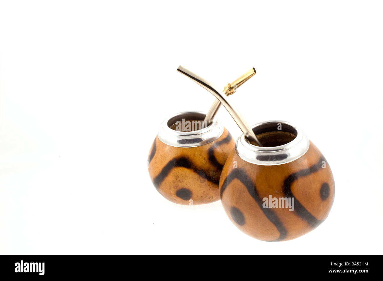 Couple de tasses mate sur un fond blanc Banque D'Images