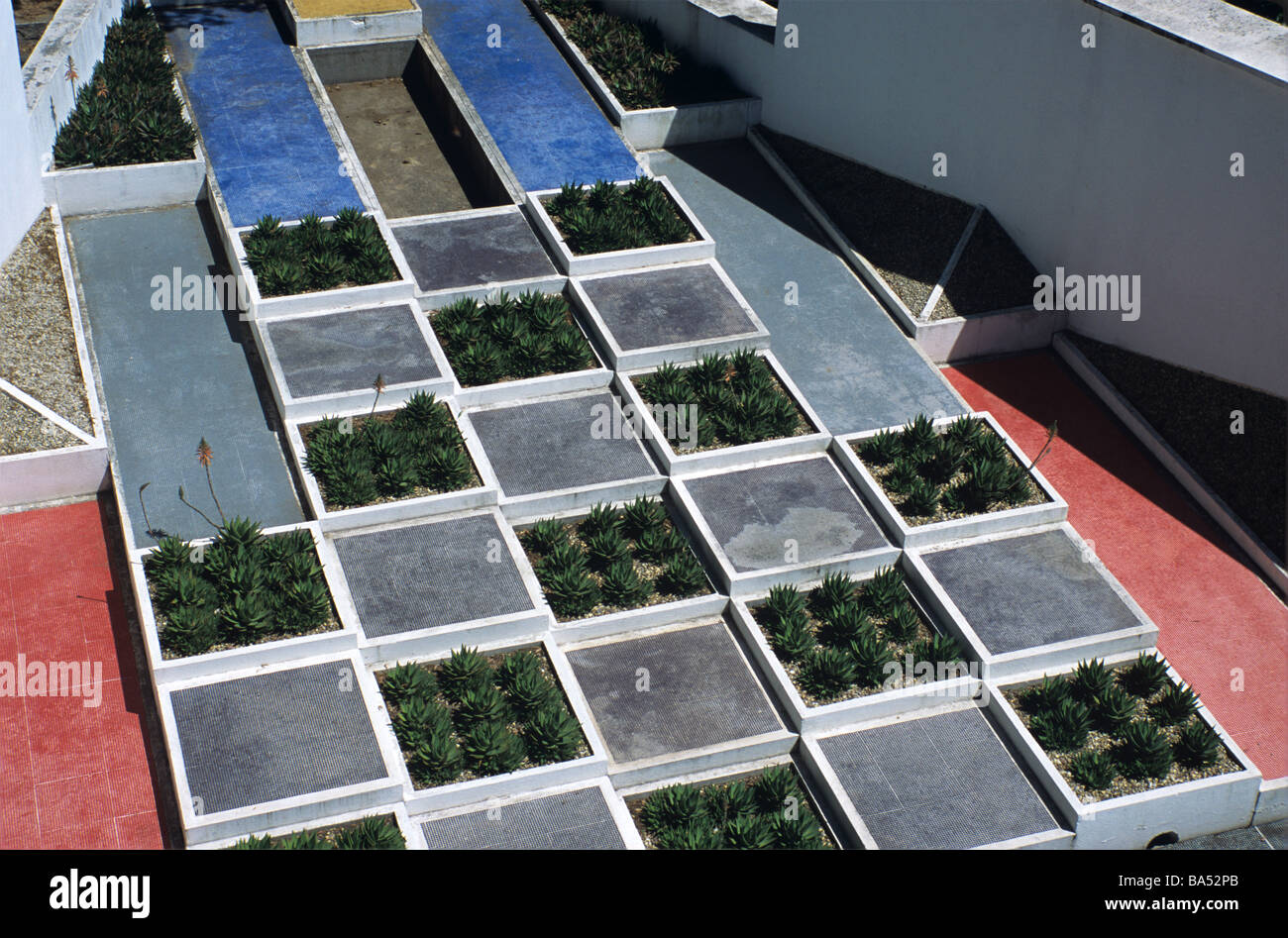 Le jardin cubiste avec parterres carrés à la Villa de Noailles (1924), Hyères, Var, Provence, France Banque D'Images