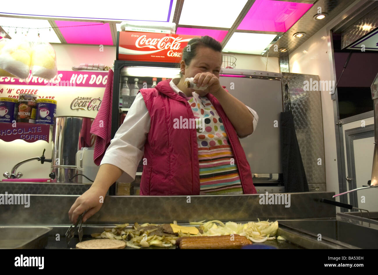 STAND DE HOT-DOG À LA FOIRE Banque D'Images