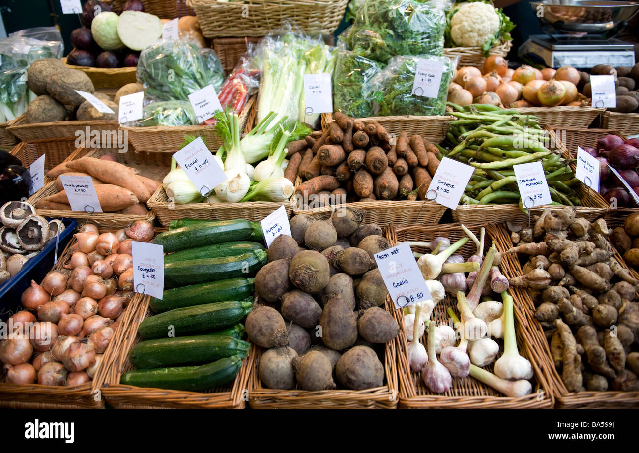 Les légumes bio Borough Market, London, UK Banque D'Images