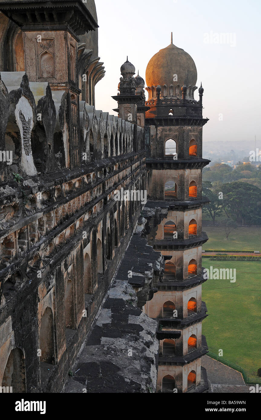 Gol Gumbaz et la lumière du matin. Banque D'Images