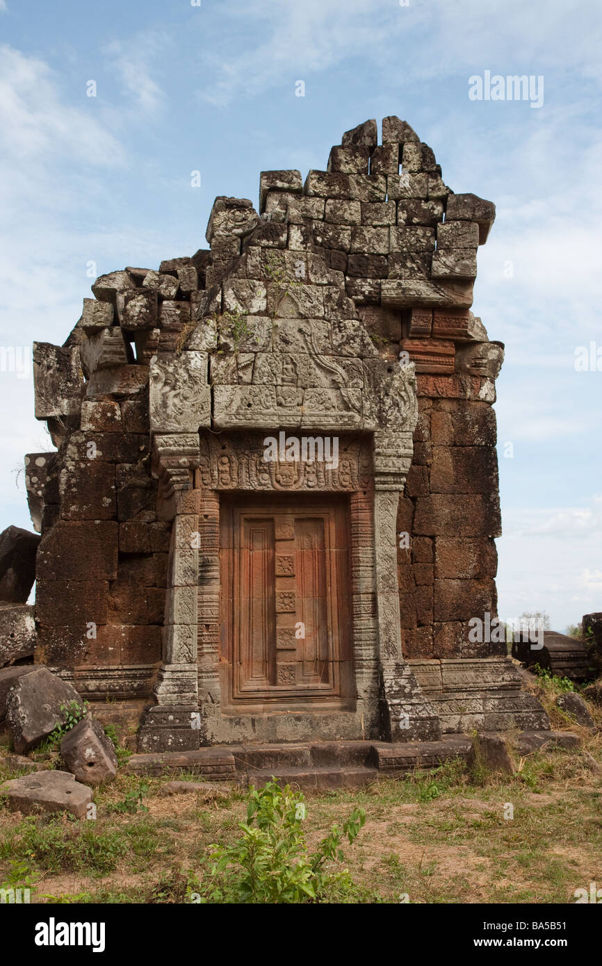 L'un des rares structures permanentes dans les anciennes ruines de pré-Angkor Wat Phou Champasack au sud du Laos. Banque D'Images