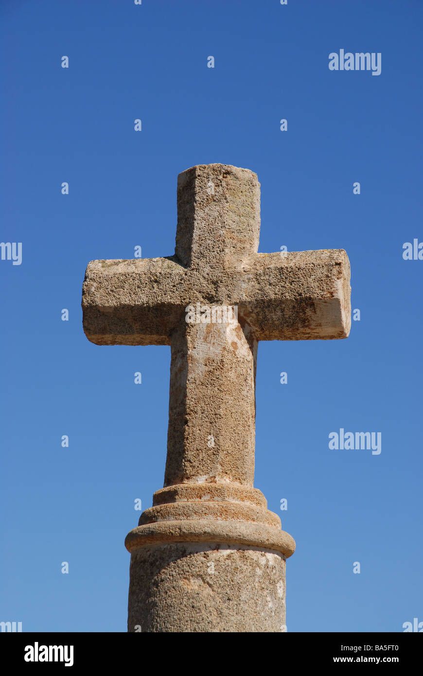 Mirador creu (croix de pierre à l'affût), à l'île de Portichol, Javea, Alicante Province, Comunidad Valenciana, Espagne Banque D'Images