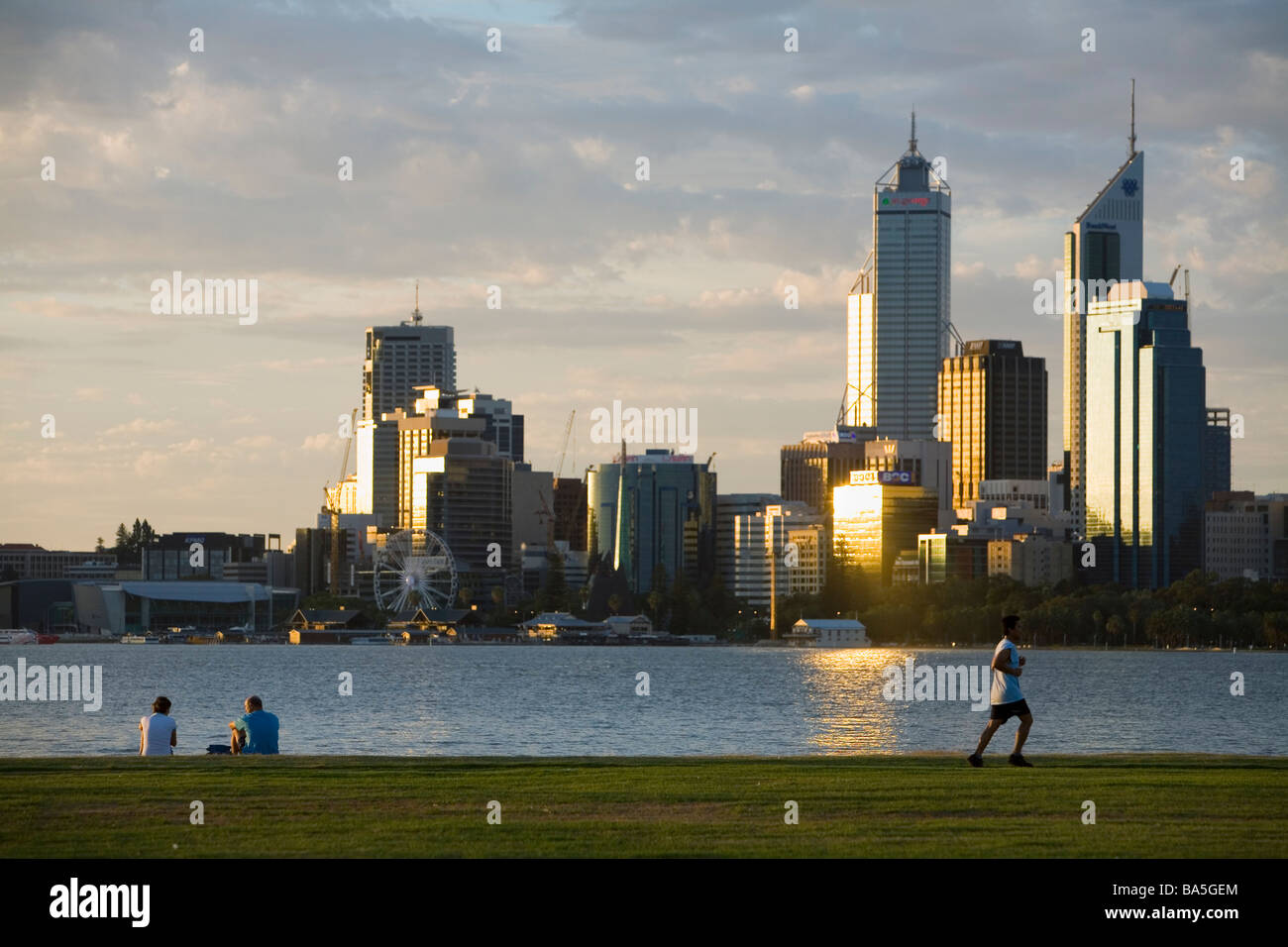 À acrosss à l'horizon de la ville de James Mitchell Park dans le sud de Perth. Perth, Western Australia, Australia Banque D'Images