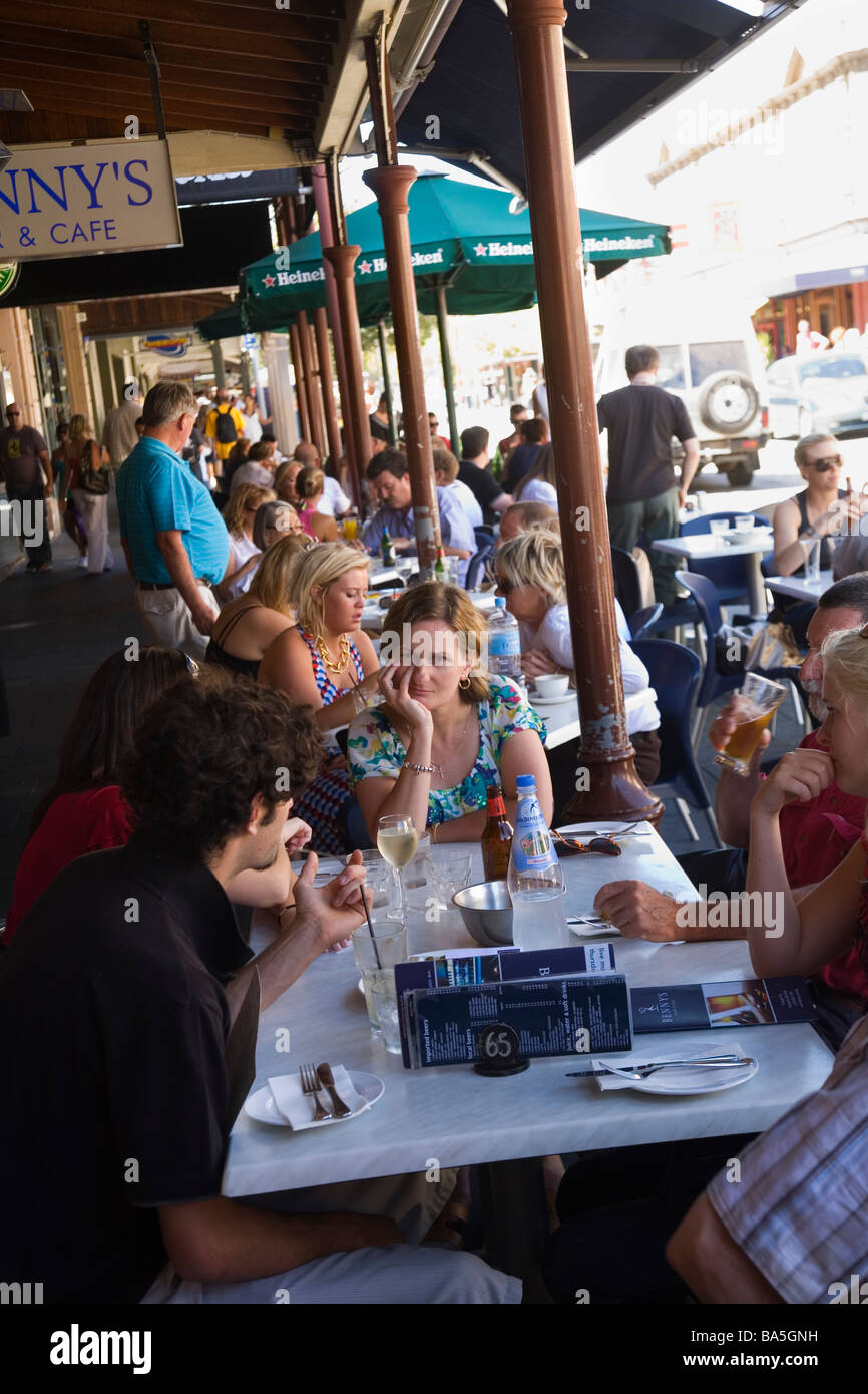 La culture café sur la terrasse du Sud dans la ville portuaire de Fremantle, Australie occidentale, Australie Banque D'Images