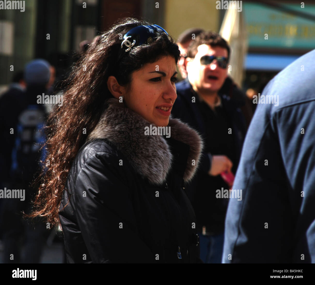 Femme italienne dans la Piazza di San Giovanni, Florence, Italie Banque D'Images