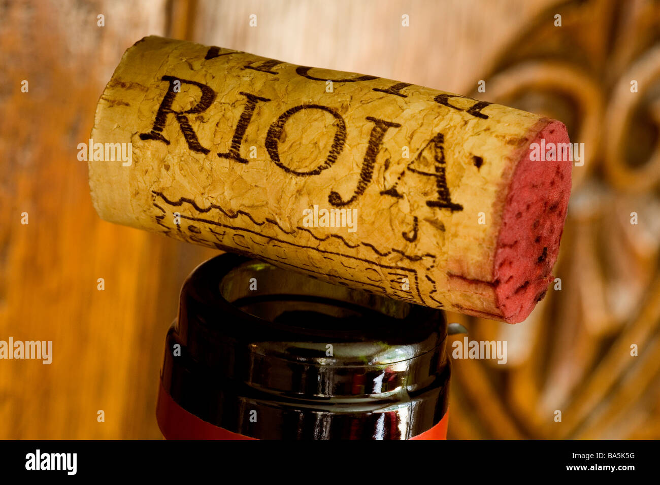 Le liège D'UNE BOUTEILLE DE VIN ROUGE DE LA RIOJA Banque D'Images