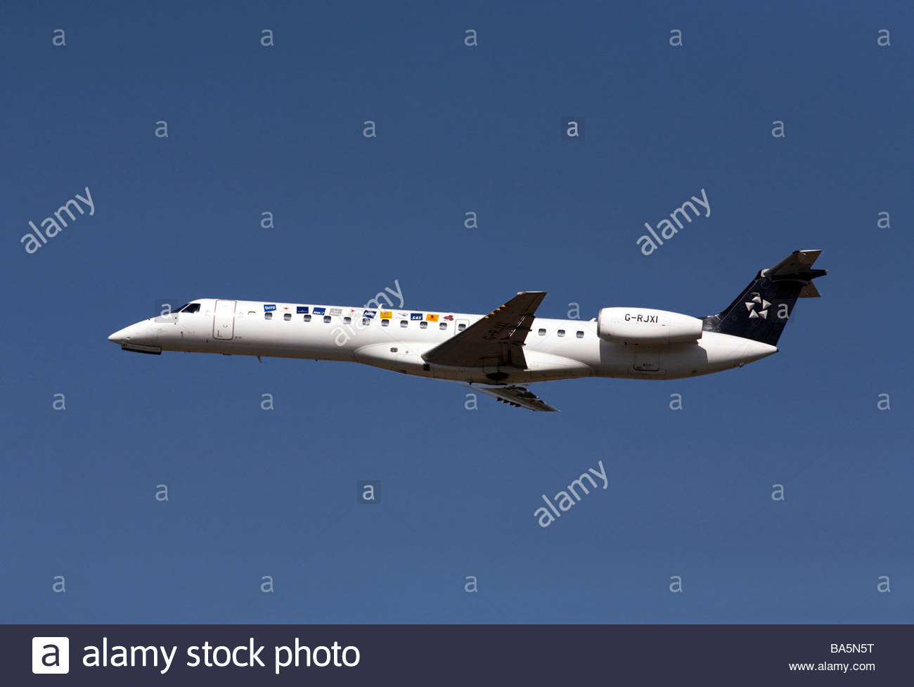 Embraer Star Alliance peu après son décollage de vol Banque D'Images