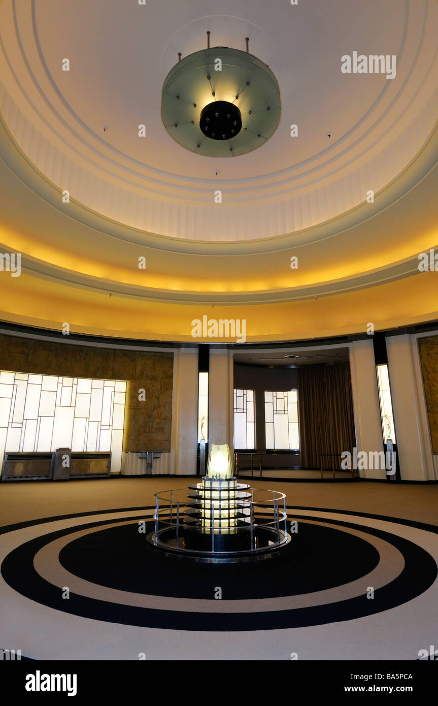 Fontaine lalique avec alcôve windows de l'art moderne salle ronde restaurant conçu par jacuques carlu toronto Banque D'Images