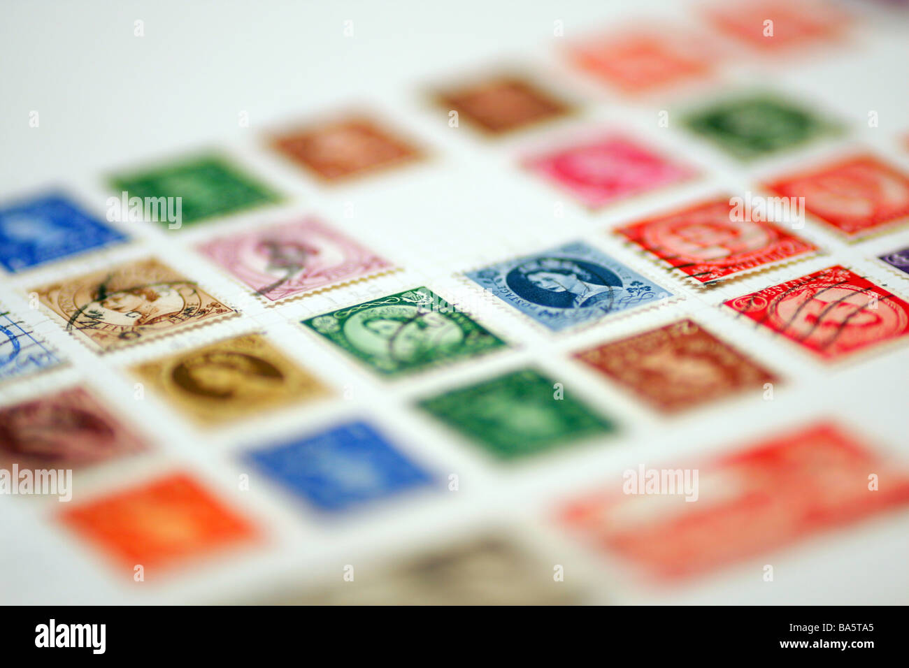 British des timbres dans un album 1950 Banque D'Images