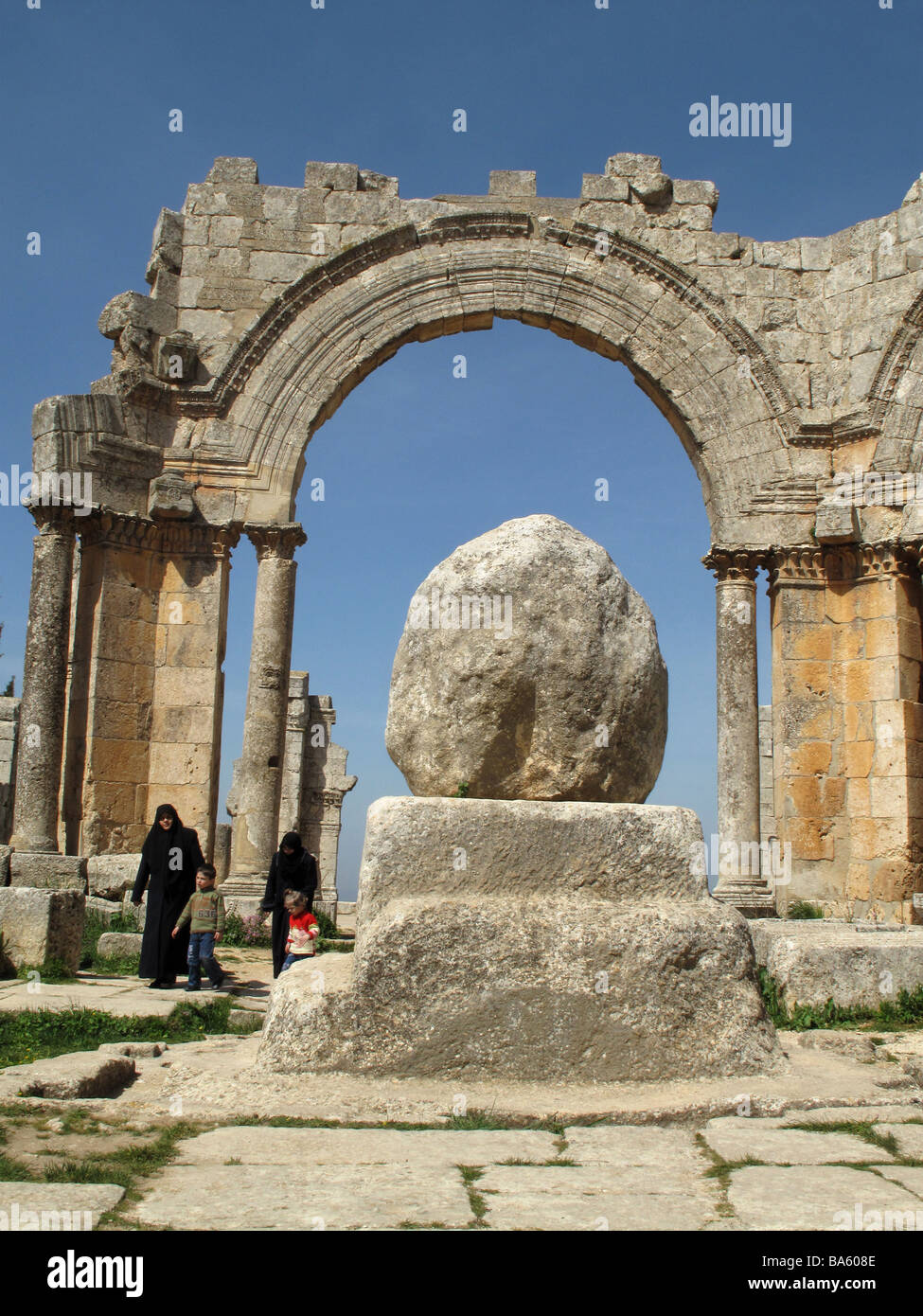 À Qalaat Samaan ou près de l'église St Simon Aleppo SYRIE Qal at Samaan o Basilica de San Simeon cerca de Alepo SIRIA Banque D'Images