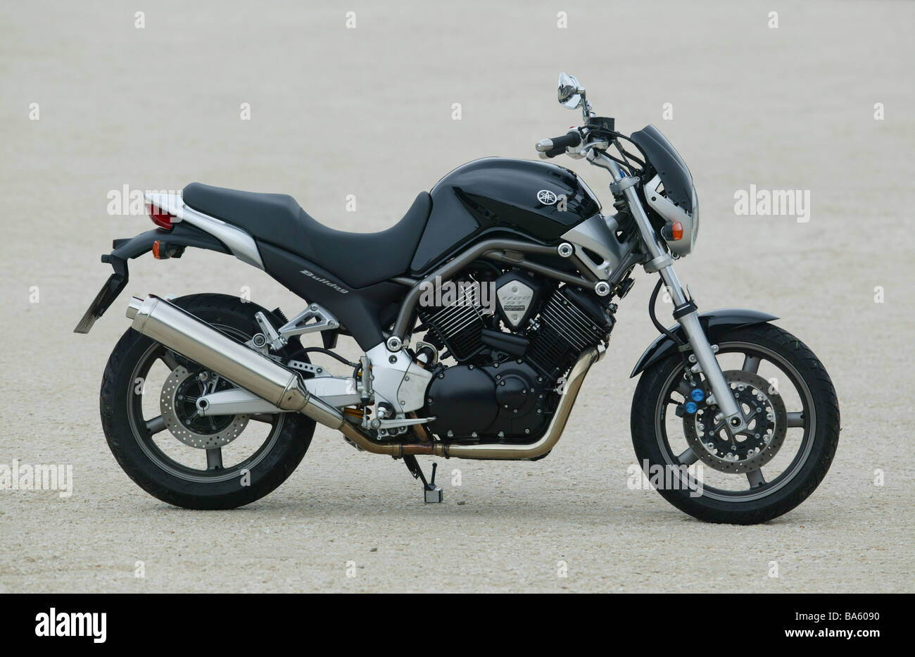 Yamaha moto BT 1100 Bulldog 'côté'-avis n biens location véhicule Marque  moto marques Photo Stock - Alamy