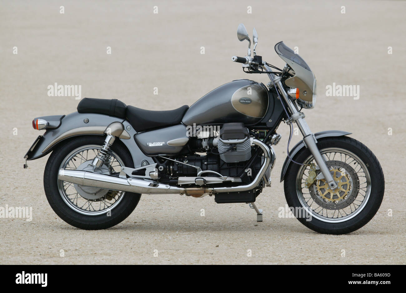 Moto Guzzi California moto side-titane avis n biens location véhicule  Marque moto marques Photo Stock - Alamy