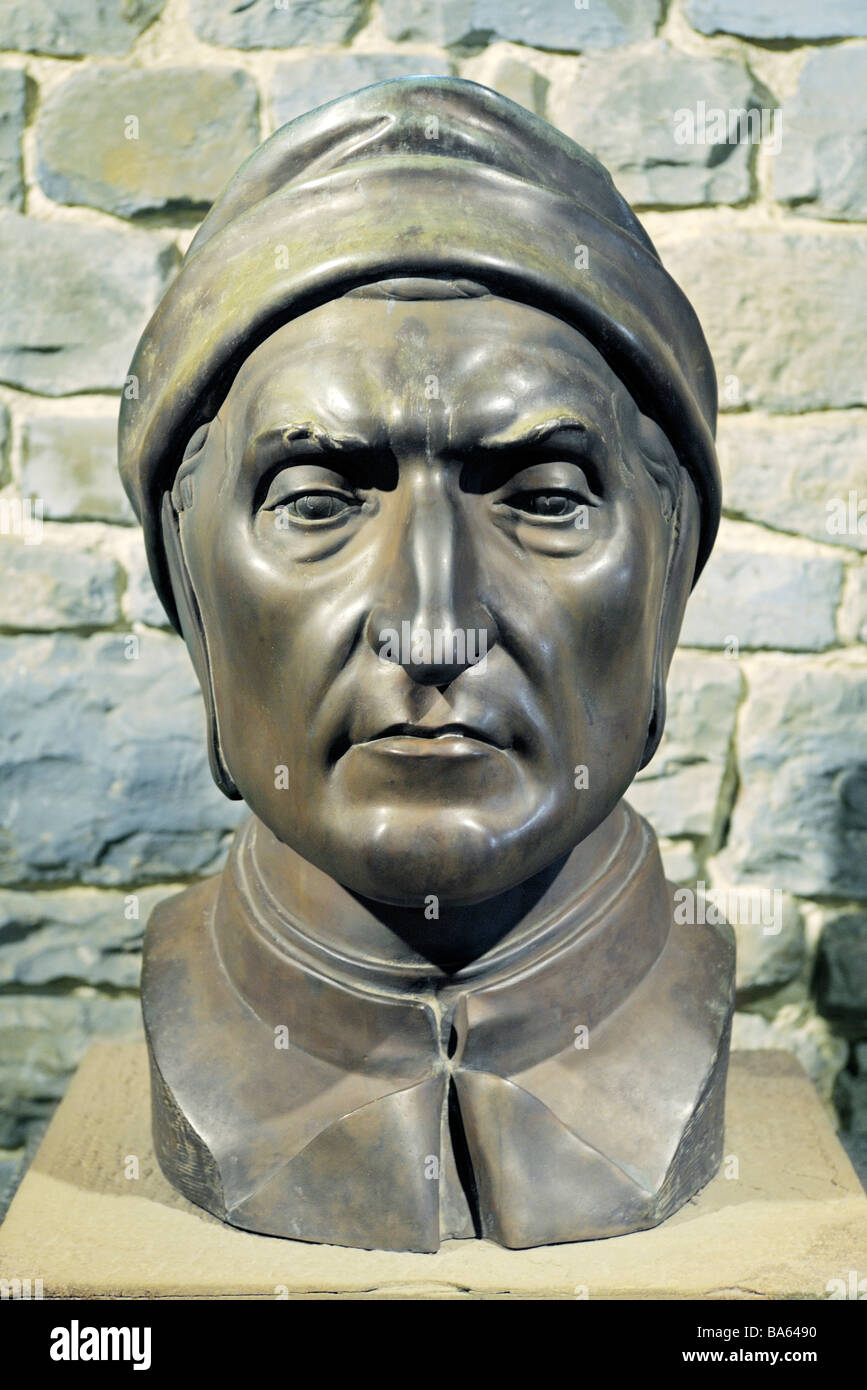 Buste en bronze de l'écrivain de la Renaissance italienne Dante Alighieri. Auteur de la Divine Comédie et de l'Inferno Banque D'Images