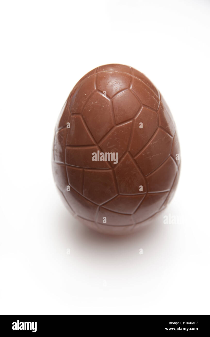 De pâques en chocolat isolé sur un fond blanc studio Banque D'Images