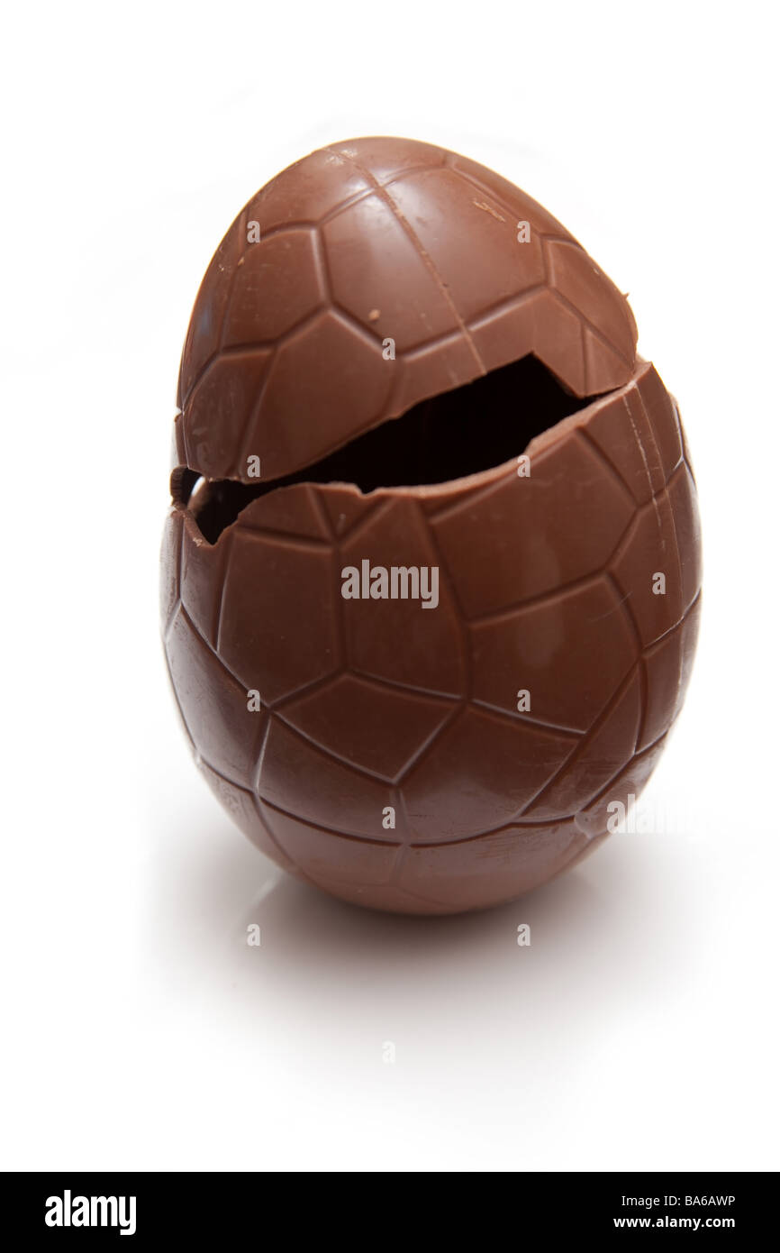 De pâques en chocolat isolé sur un fond blanc studio Banque D'Images