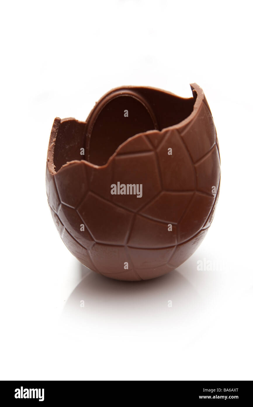 De pâques en chocolat isolé sur un fond blanc studio Banque D'Images