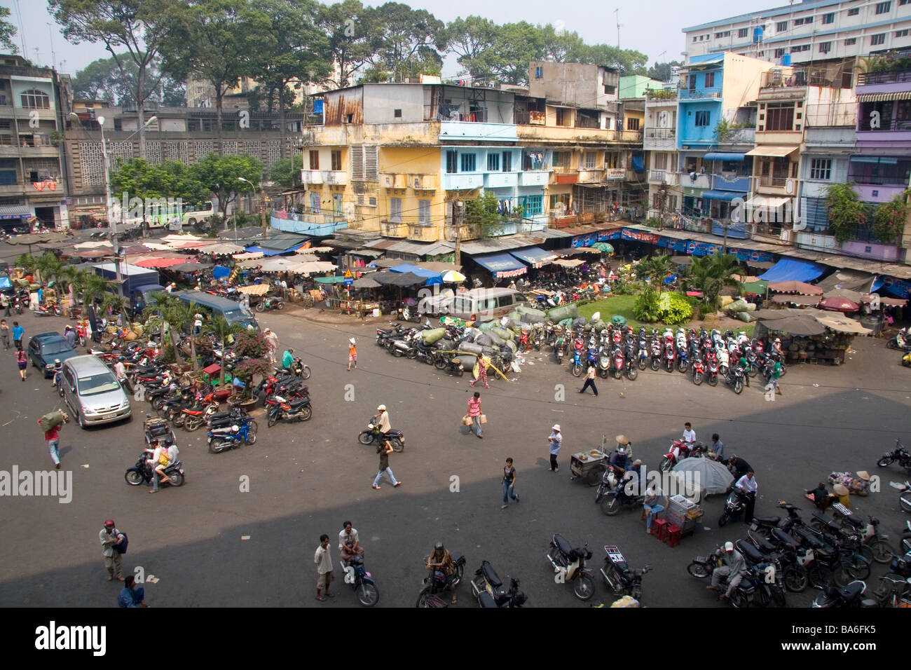 Les immeubles à appartements dans le quartier de Cholon, Ho Chi Minh City Vietnam Banque D'Images