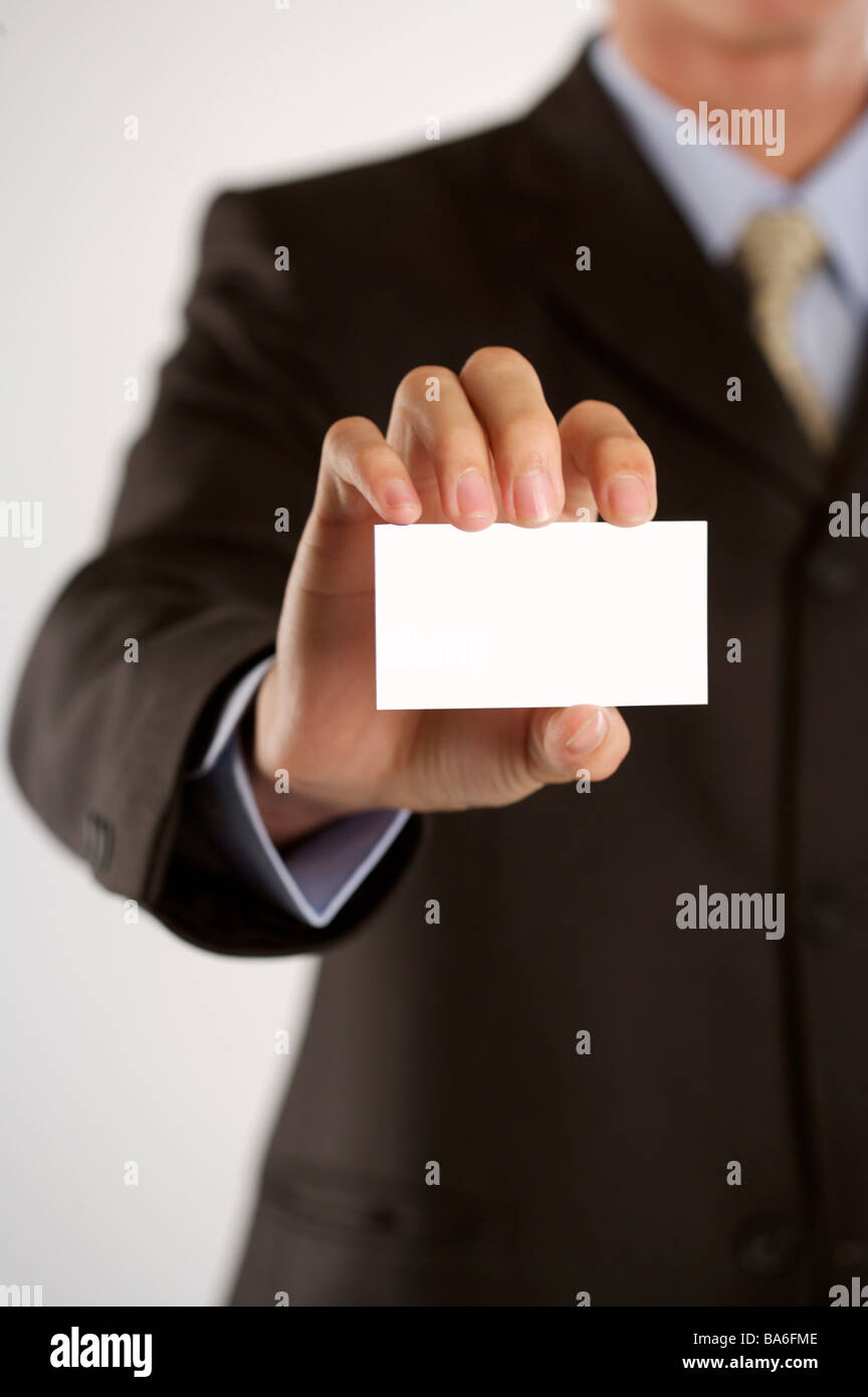 Businessman showing son nom sur carte card Banque D'Images