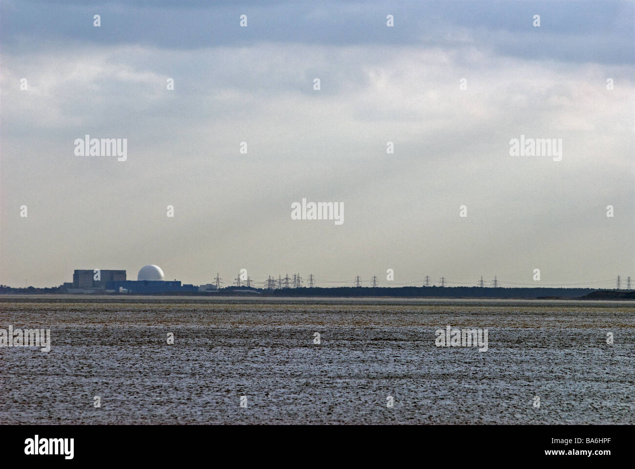 Un Sizewell B et centrales nucléaires sur la côte du Suffolk. Banque D'Images