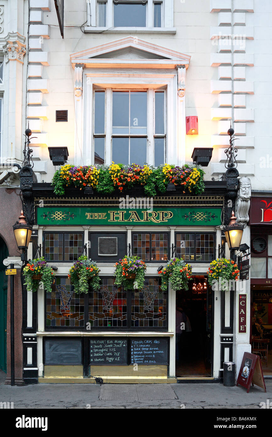 La Harpe pub à Covent Garden, Londres, Royaume-Uni Photo Stock - Alamy