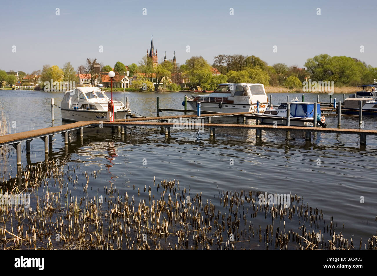 Le Werder avec Yachthafen Brandenburg Allemagne Banque D'Images