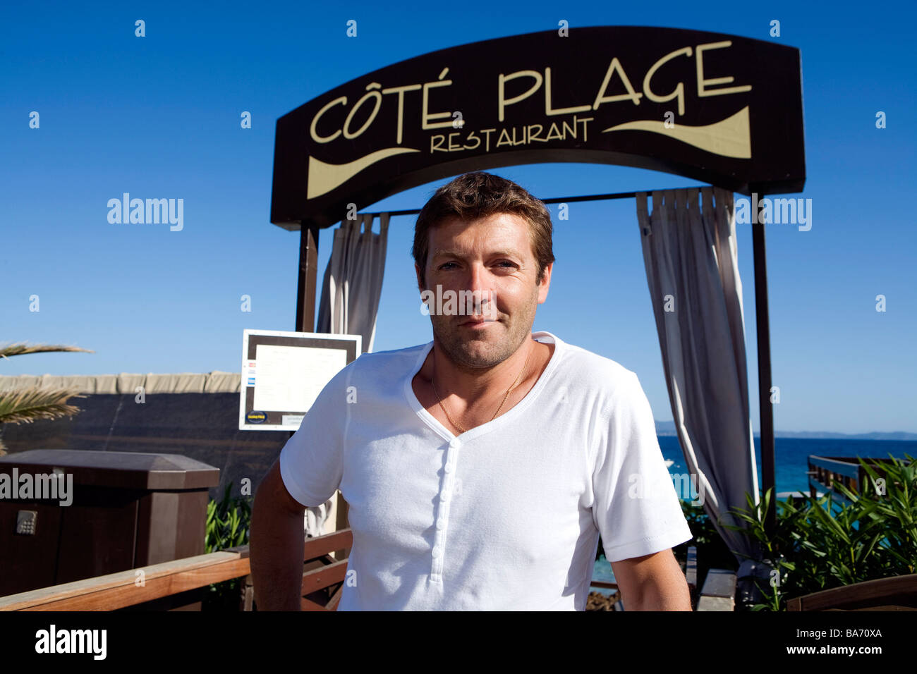 France, Corse du Sud, Ajaccio, plage de Brabicaggia, restaurant de plage de  Jean-Jacques Lovichi Photo Stock - Alamy